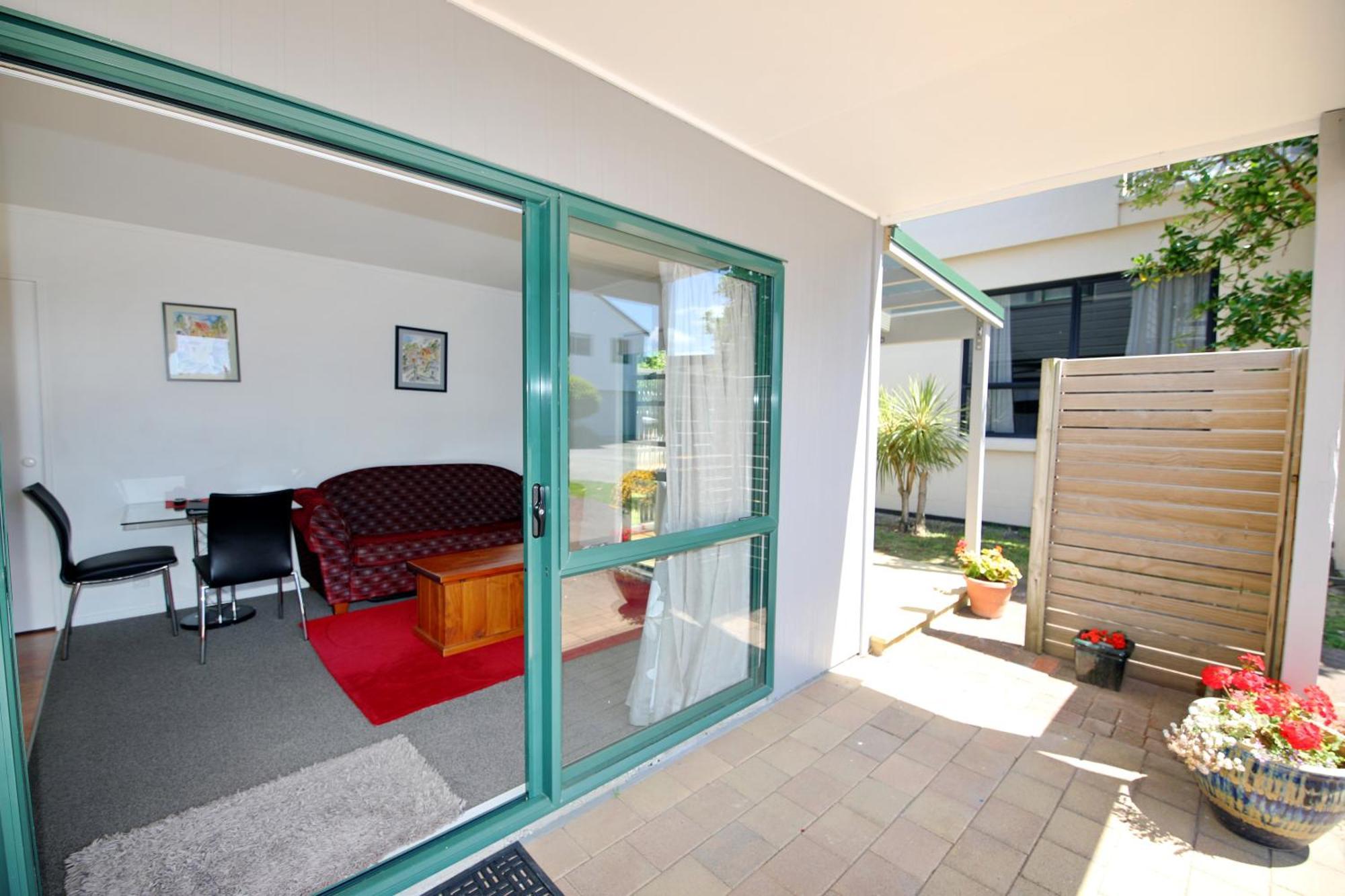Blue Marlin Apartments Whitianga Exterior photo