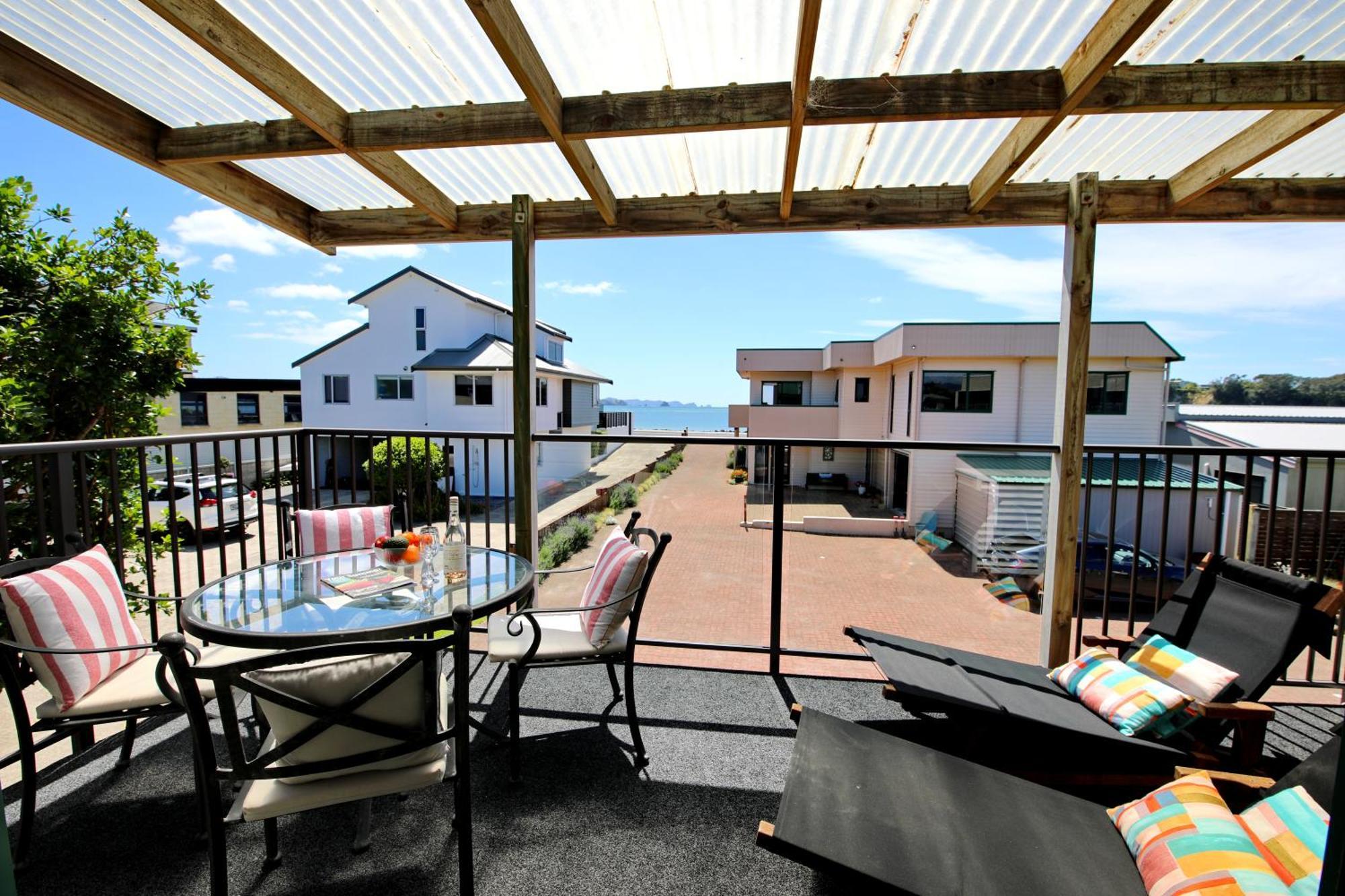 Blue Marlin Apartments Whitianga Exterior photo