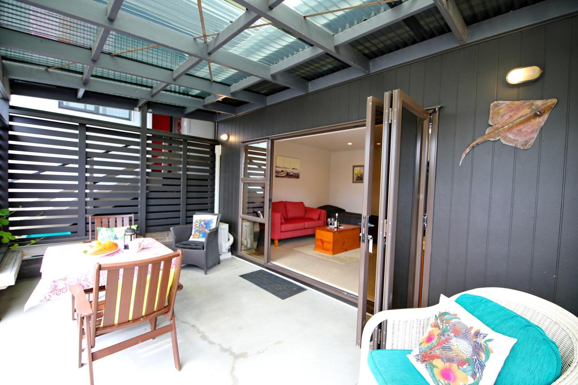 Blue Marlin Apartments Whitianga Exterior photo