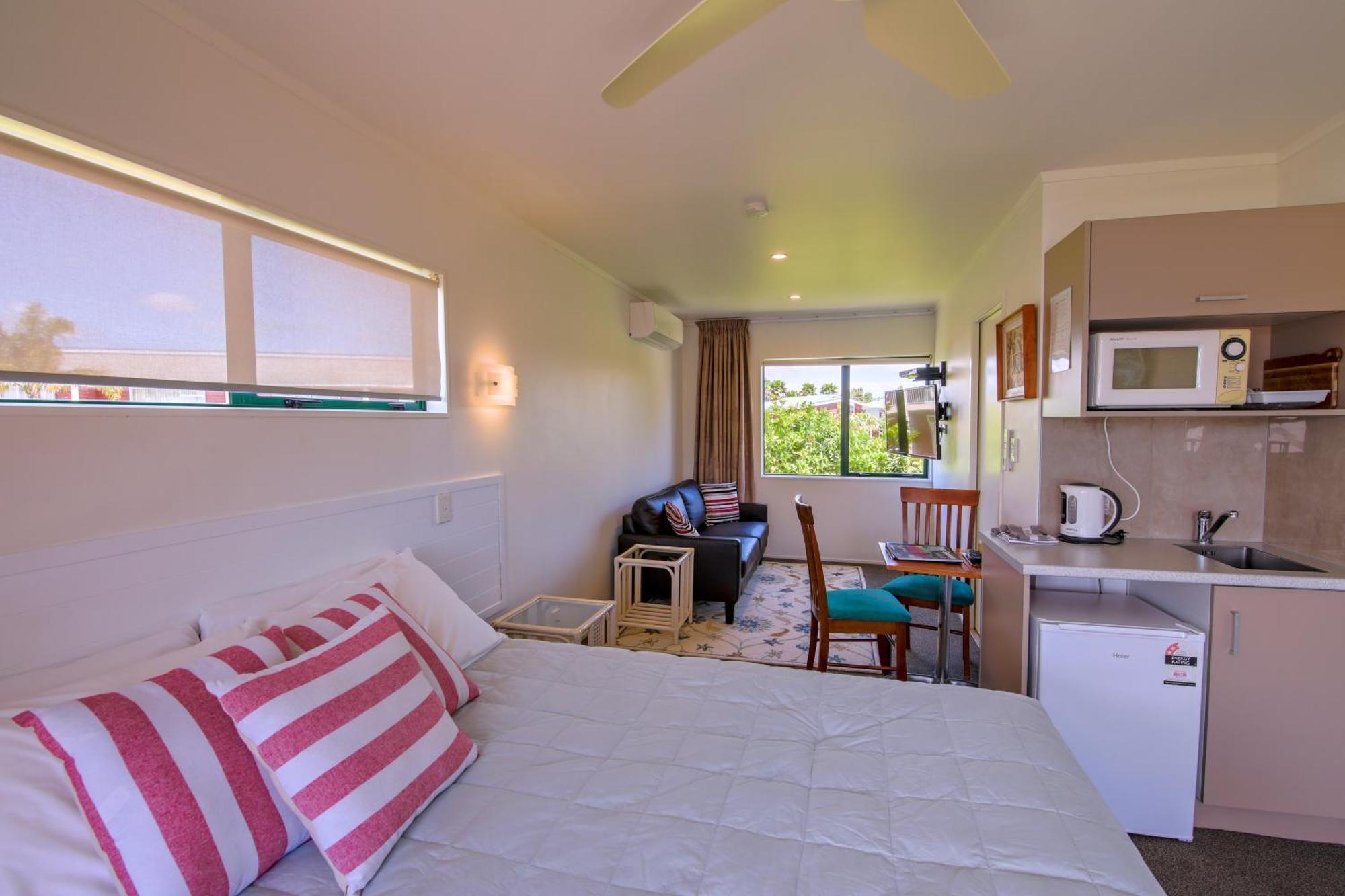 Blue Marlin Apartments Whitianga Exterior photo