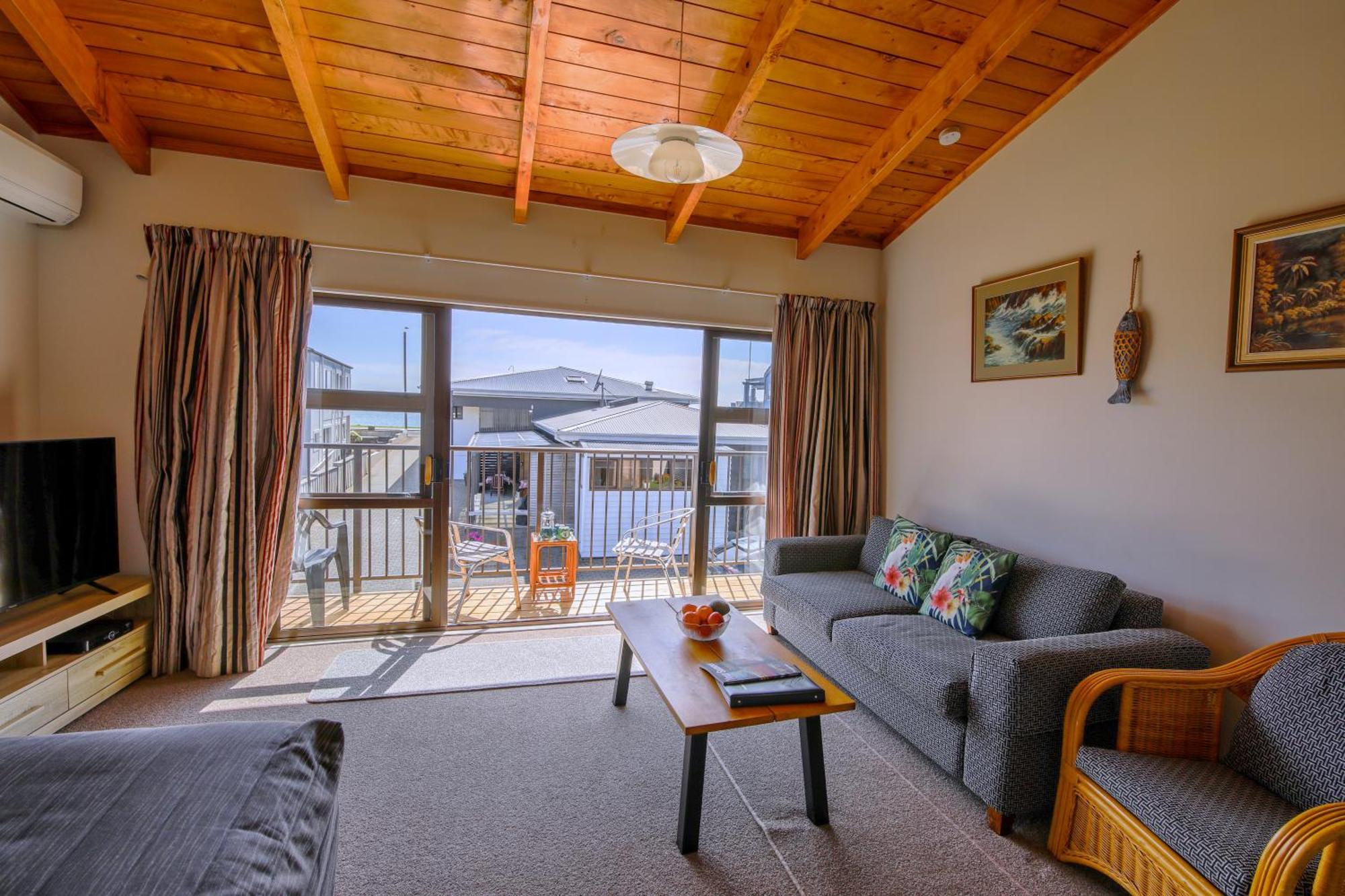 Blue Marlin Apartments Whitianga Exterior photo