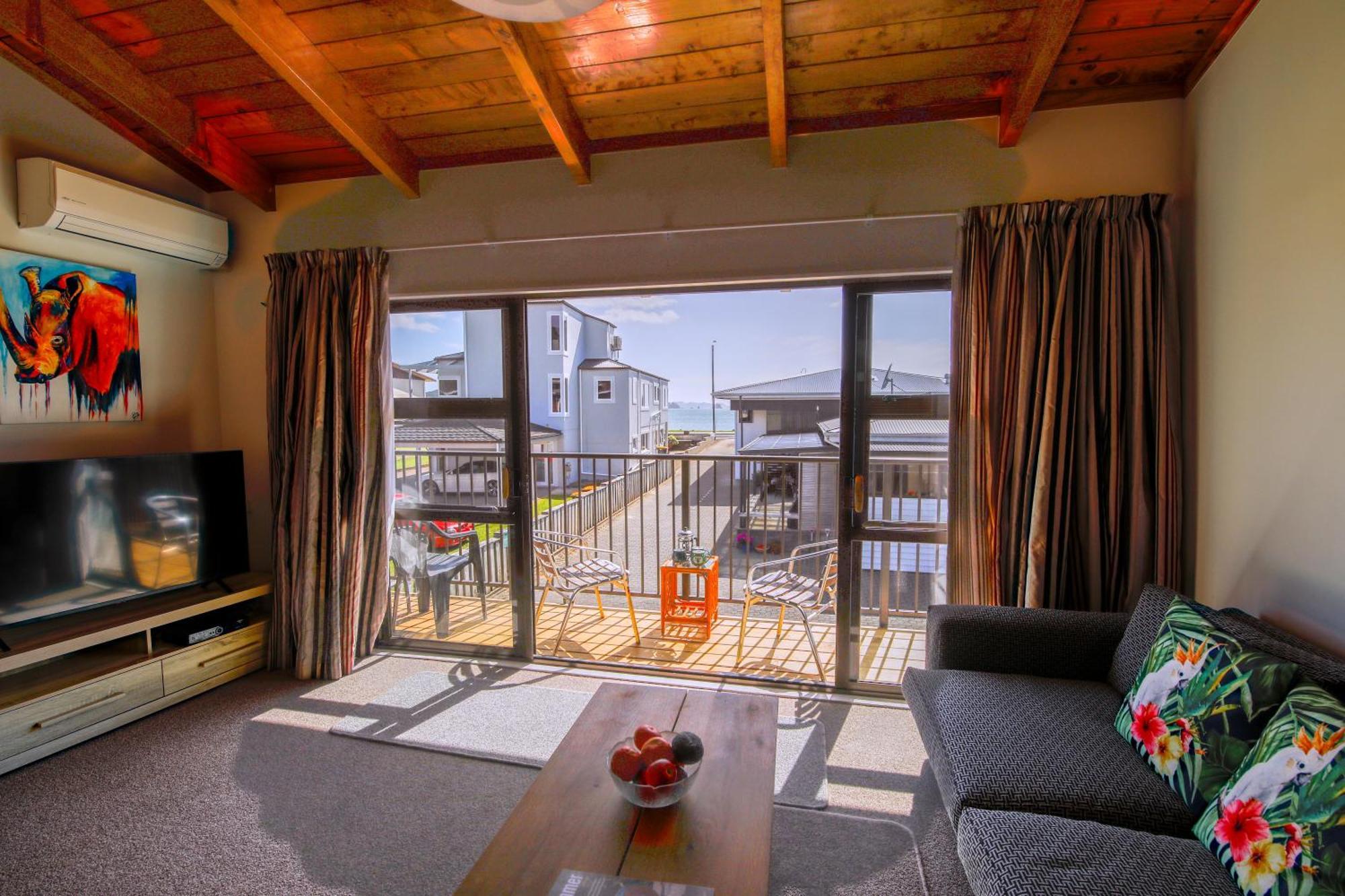 Blue Marlin Apartments Whitianga Exterior photo