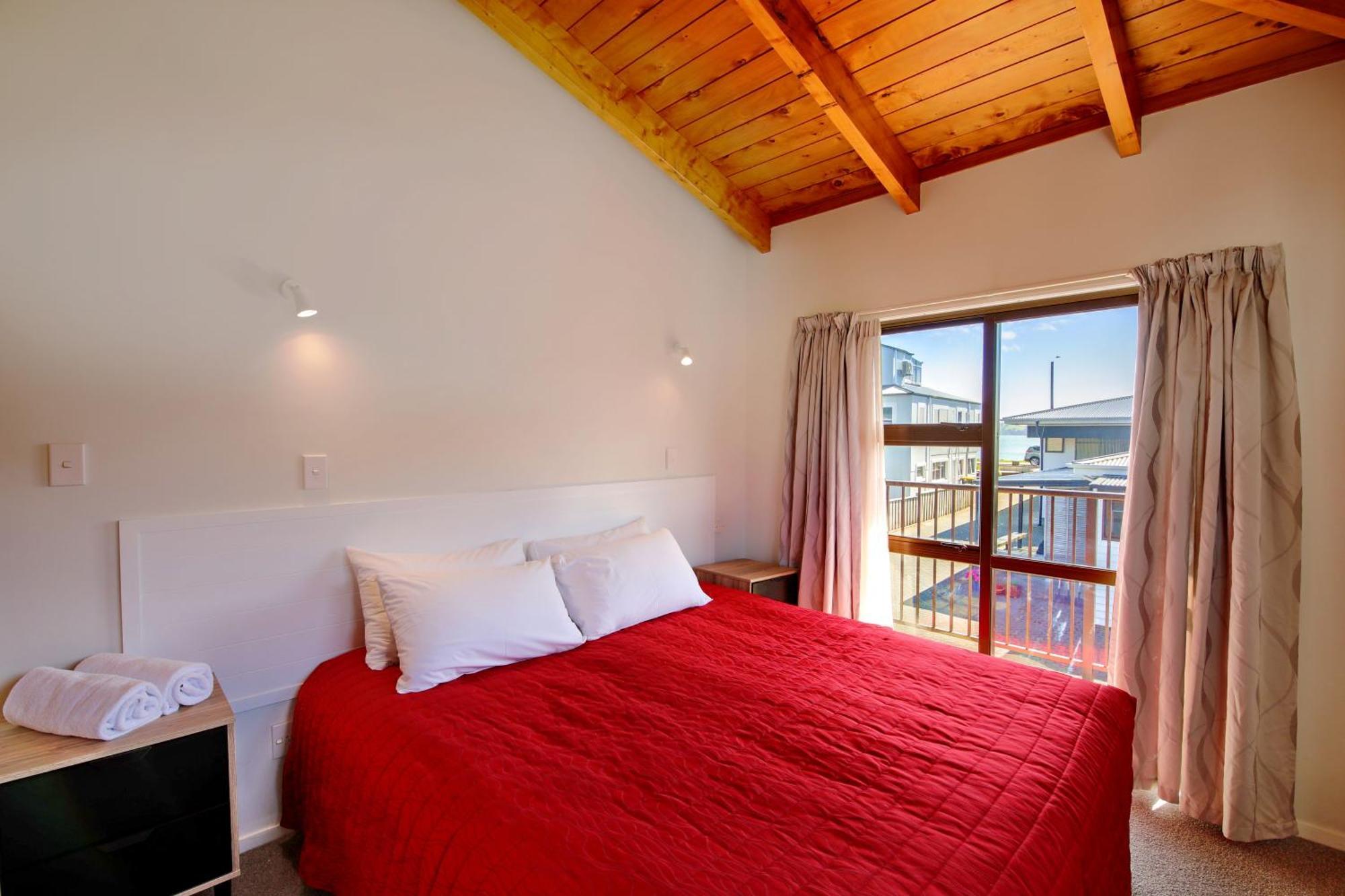 Blue Marlin Apartments Whitianga Exterior photo