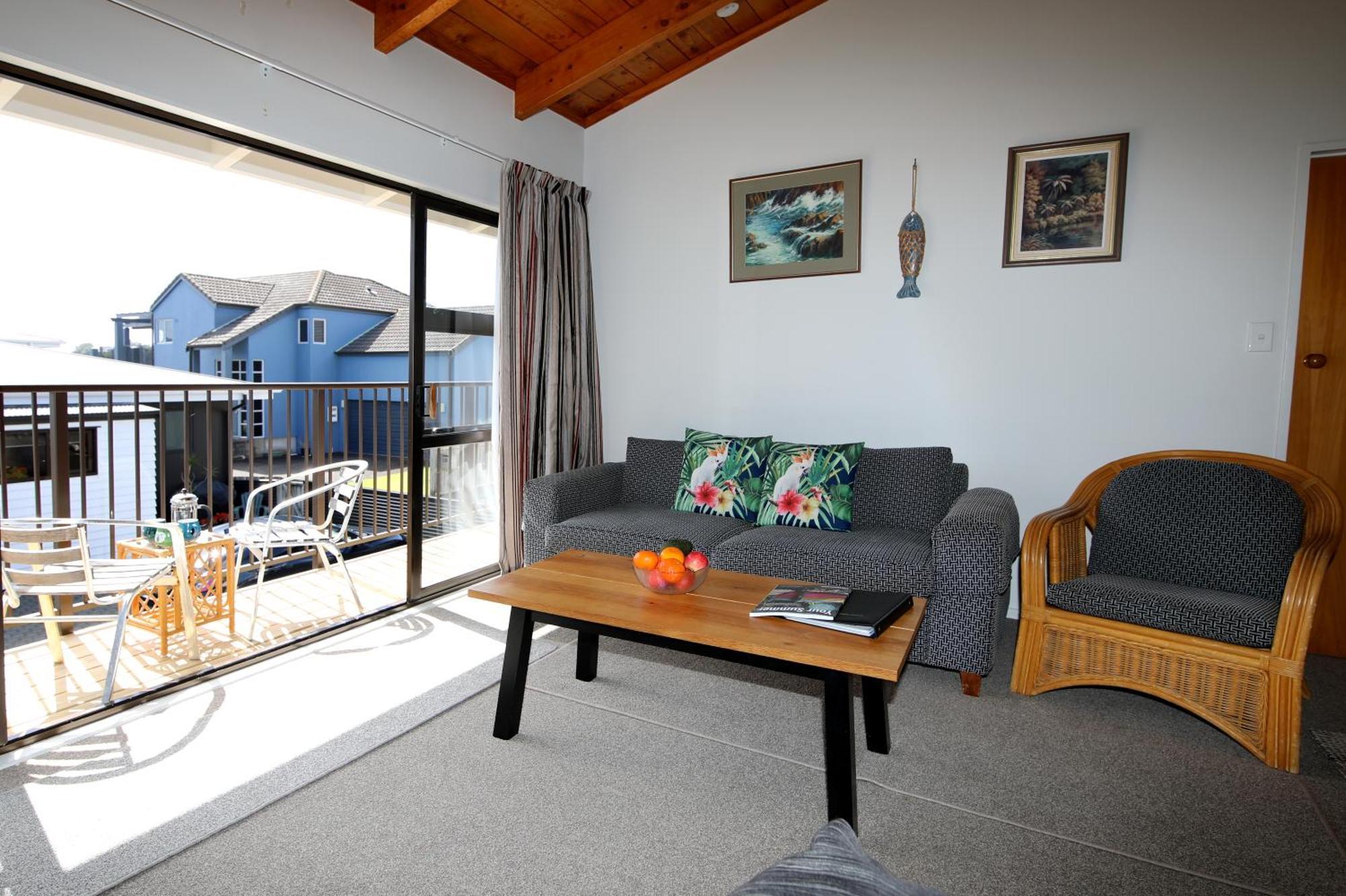 Blue Marlin Apartments Whitianga Exterior photo